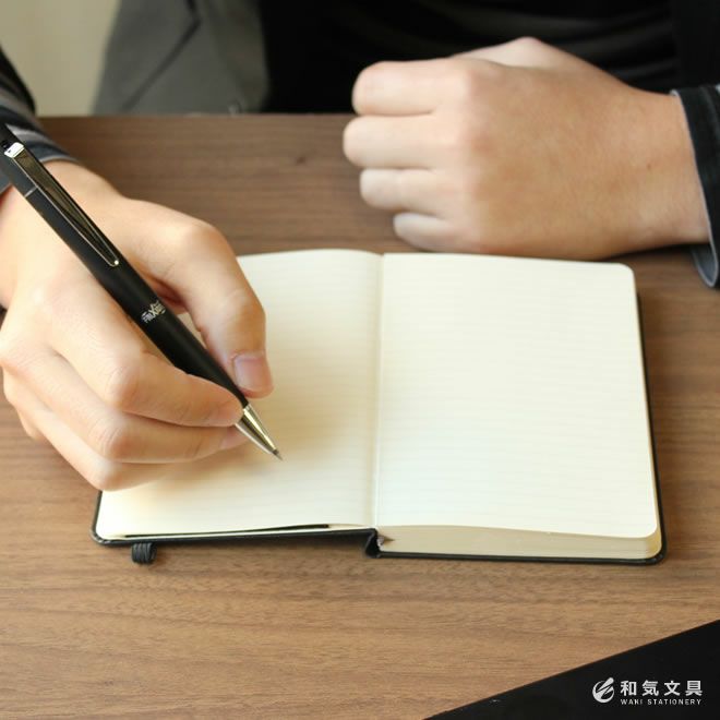 しっかりした書き心地が得られる